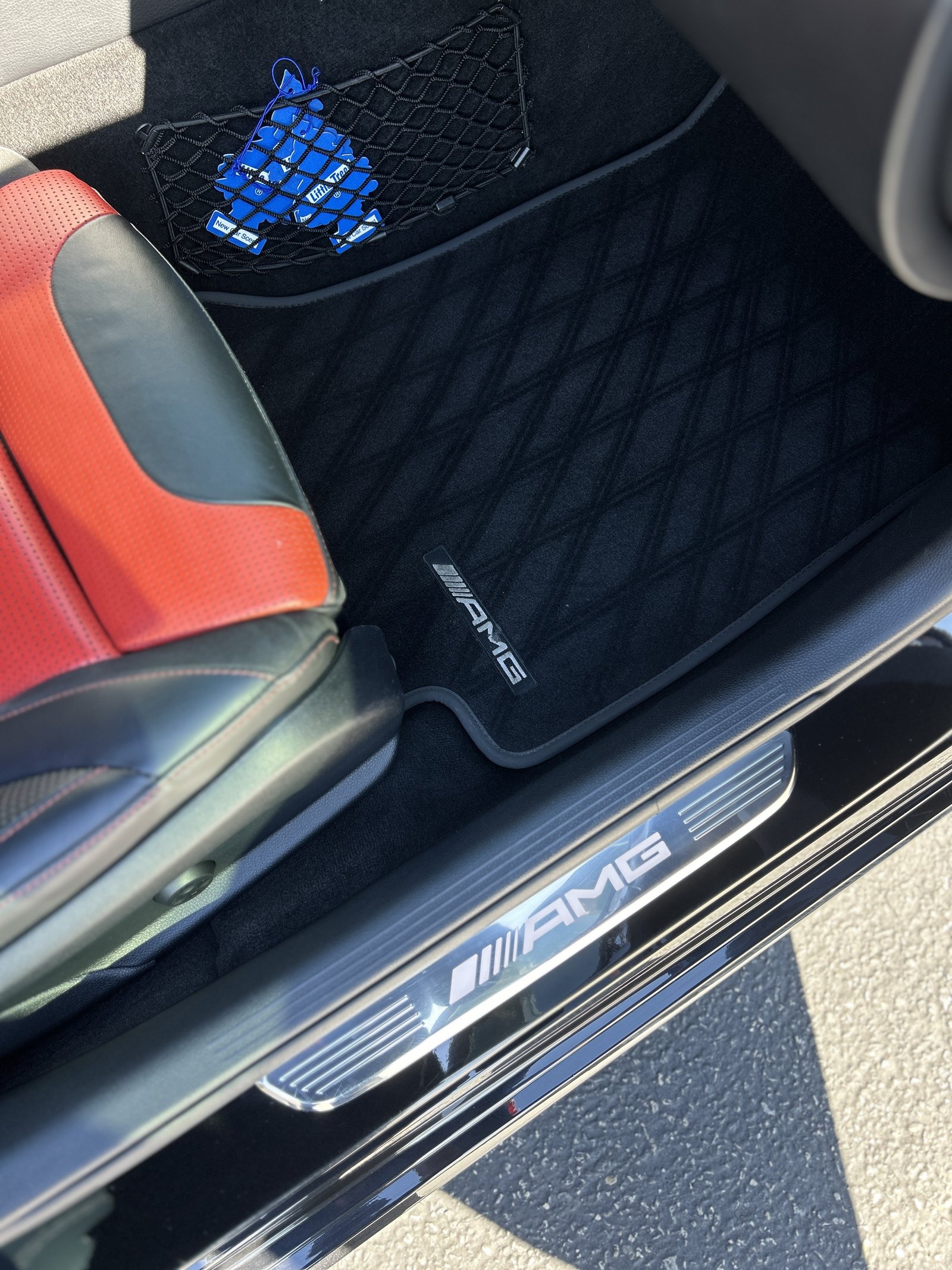 Carpet and seat shampooing on a Mercedes AMG floor mat